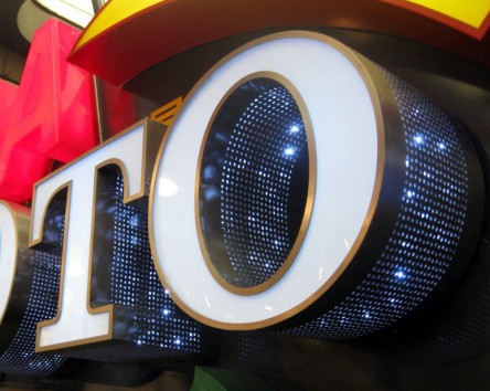 高邊網(wǎng)眼發(fā)光字,創(chuàng)意發(fā)光字制作